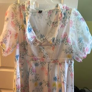 Collared floral dress with puffed sleeves